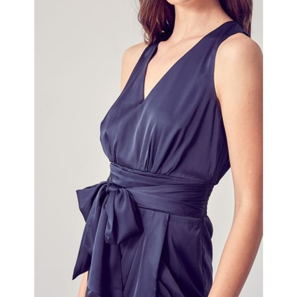 V-Neck Front Tie Bow Dress